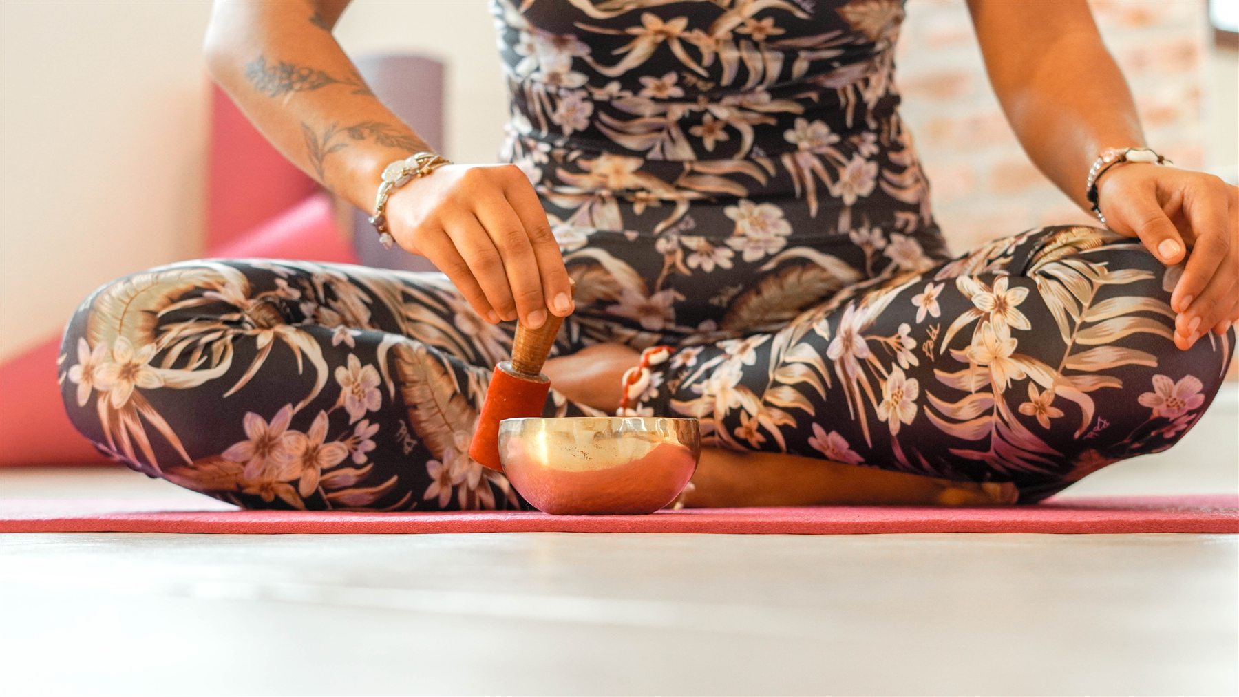 Práctica de Yoga Hatha en Rô Estudio